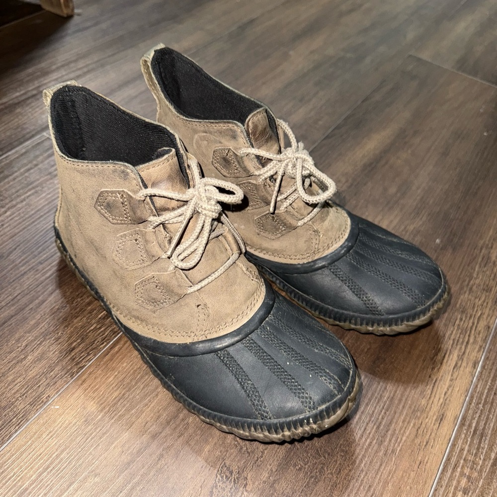 Sorel Women's Black and Tan Ankle Boots